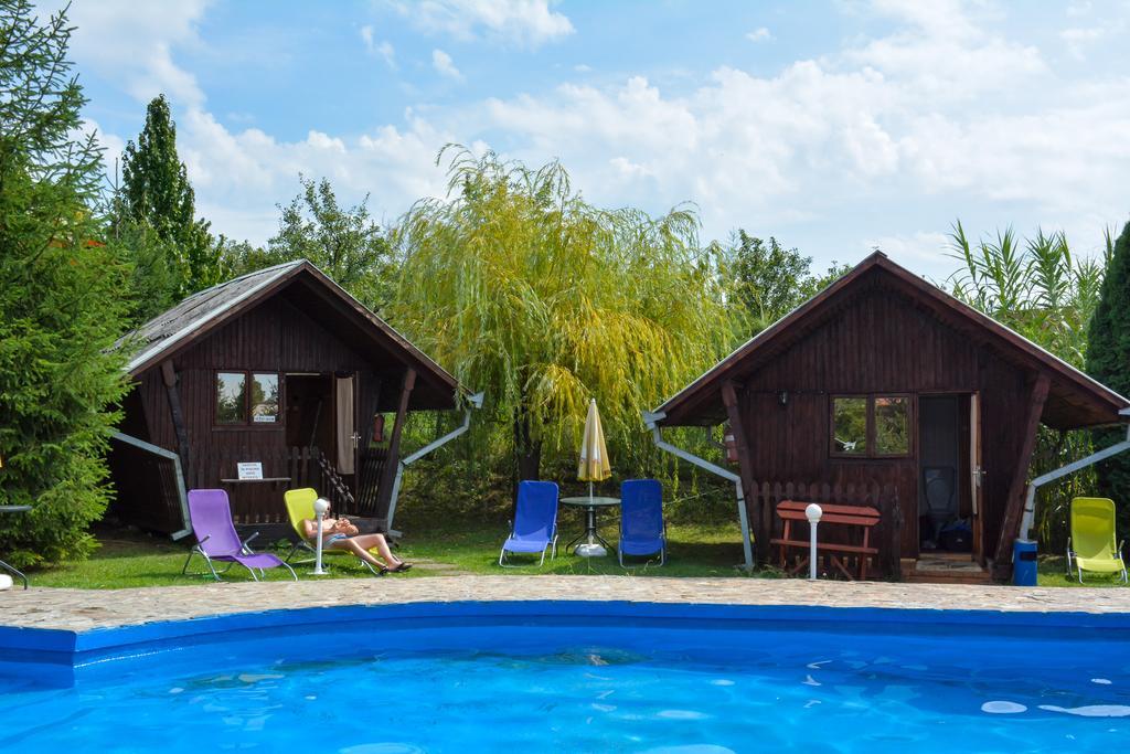 Camping Robinson Country Club オラデア エクステリア 写真